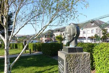 Mise en valeur de la maison natale et du buste d' Henri Gaudier Brzeka