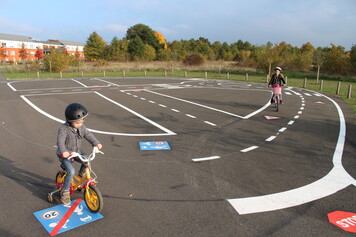 Piste d'apprentissage de sécurité routière à vélo pour les enfants